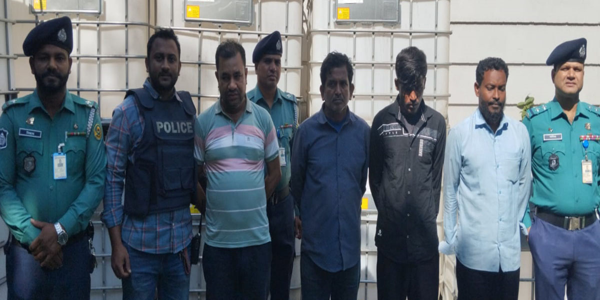 বন্দর থেকে চুরি হওয়া কাভার্ড ভ্যান উদ্ধার, গ্রেপ্তার ৪